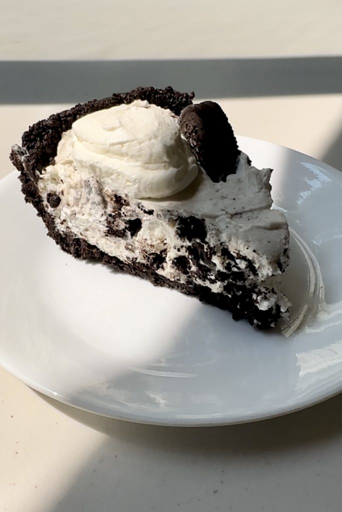 You'll want to chill this no bake Oreo pie for at least 4 hours before slicing and serving. This ensures the pie firms up and holds together.