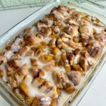 cinnamon roll peach cobbler