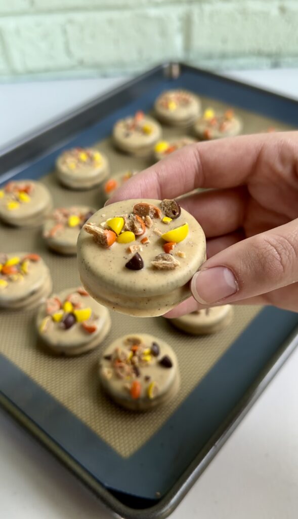 peanut butter dipped oreos