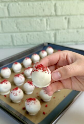 strawberry shortcake oreo truffles