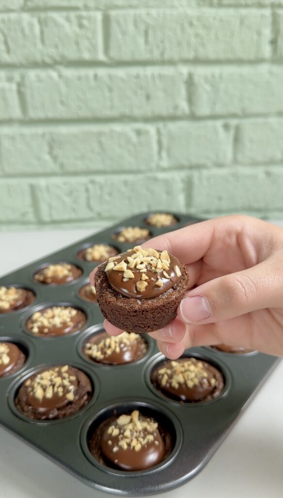 snickers brownie bites