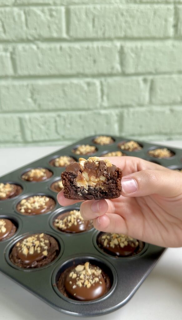 snickers brownie bites