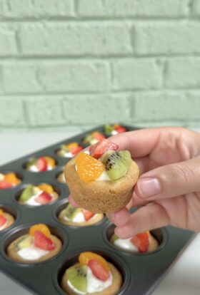 fruit pizza cookie cups