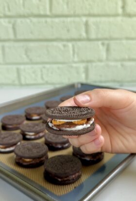 caramel pretzel oreos
