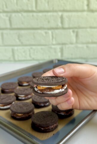 caramel pretzel oreos
