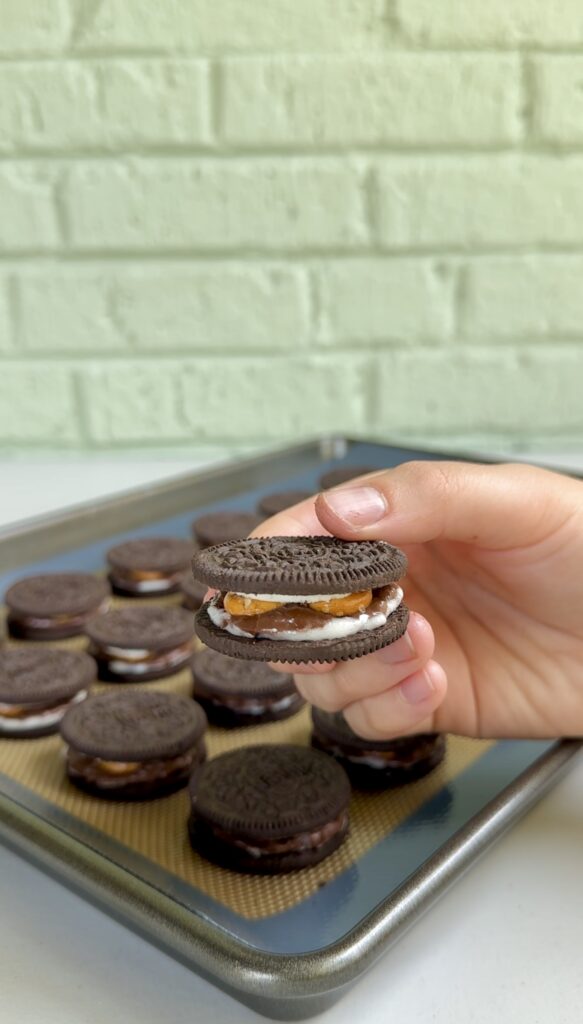 caramel pretzel oreos