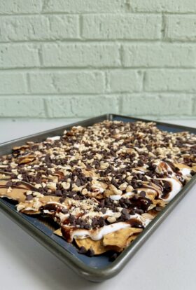 peanut butter pretzel nachos